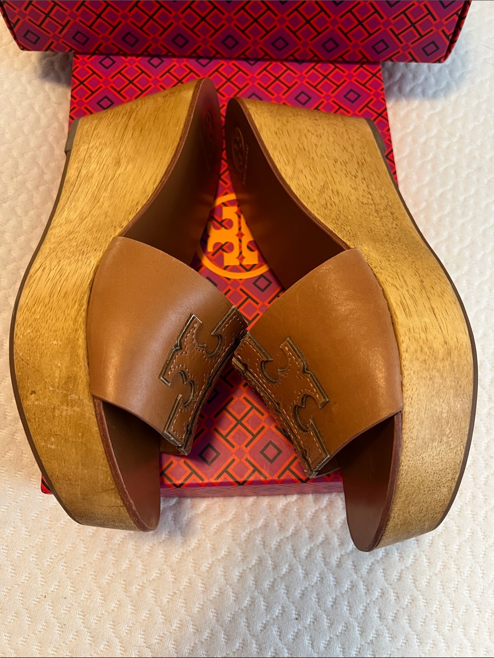 Tory Burch Tan Leather Logo Wedge Slides - Picture 9 of 10